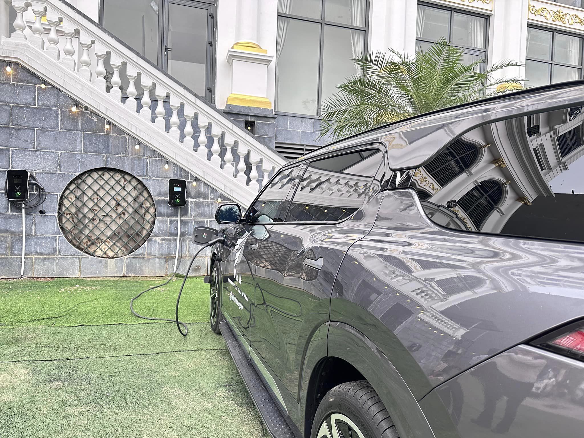 Stesen pengecasan kenderaan elektrik