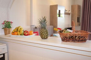 Daily continental breakfast for a fee - Chrissomallis Apartments (Skiathos)