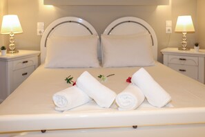 Comfort Apartment, Sea View | Soundproofing, free cribs/infant beds, free WiFi, bed sheets - Chrissomallis Apartments (Skiathos)