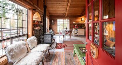 Romantic Nordic Log Cabin near Poulsbo and Bainbridge