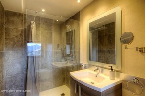 Grand Double Room, 1 Queen Bed, Mountain View | Bathroom | Shower, hair dryer, towels - Castellu d'Orezza (Carcheto-Brustico)