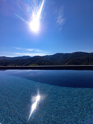 A clear pool with a mountain view. - Castellu d'Orezza (Carcheto-Brustico)