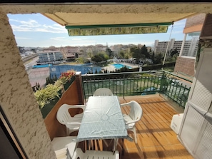 Outdoor dining - CALAFELL 5 BEACH WITH: POOL, BEACH, PARKING, SUPERMARKETS / MAC-DONALS (Calafell)