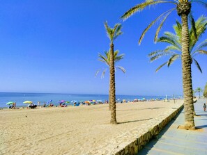 On the beach - CALAFELL 5 BEACH WITH: POOL, BEACH, PARKING, SUPERMARKETS / MAC-DONALS (Calafell)