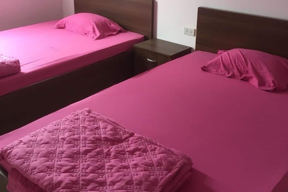Camera Basic con letto matrimoniale o 2 letti singoli | Una scrivania, Wi-Fi gratuito