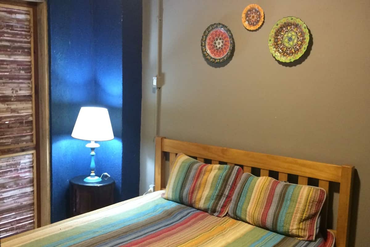 Standard Room, 1 Double Bed, Non Smoking | Individually decorated, individually furnished, iron/ironing board
