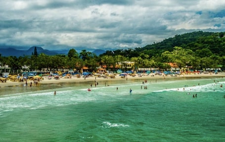 En la playa, arena blanca