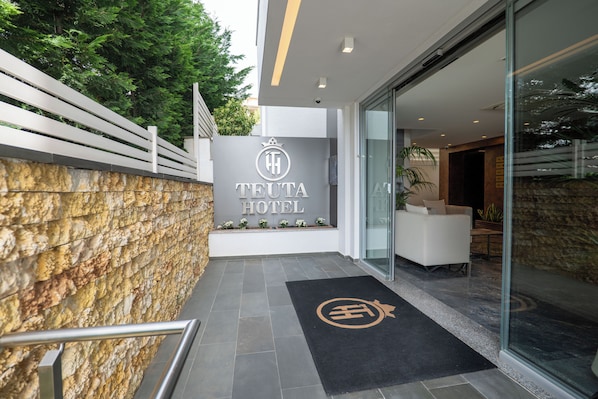Property entrance - Hotel Teuta (Sarandë)