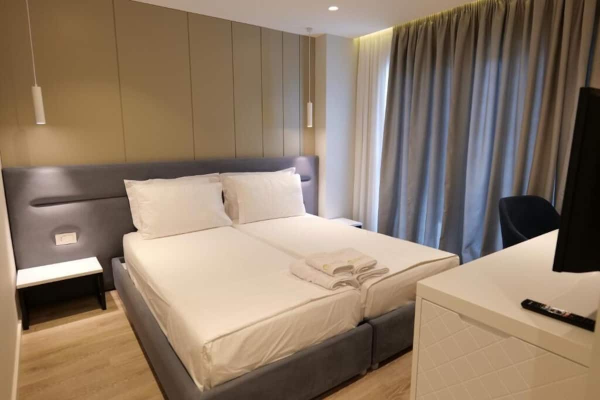 Iron/ironing board, free WiFi, bed sheets