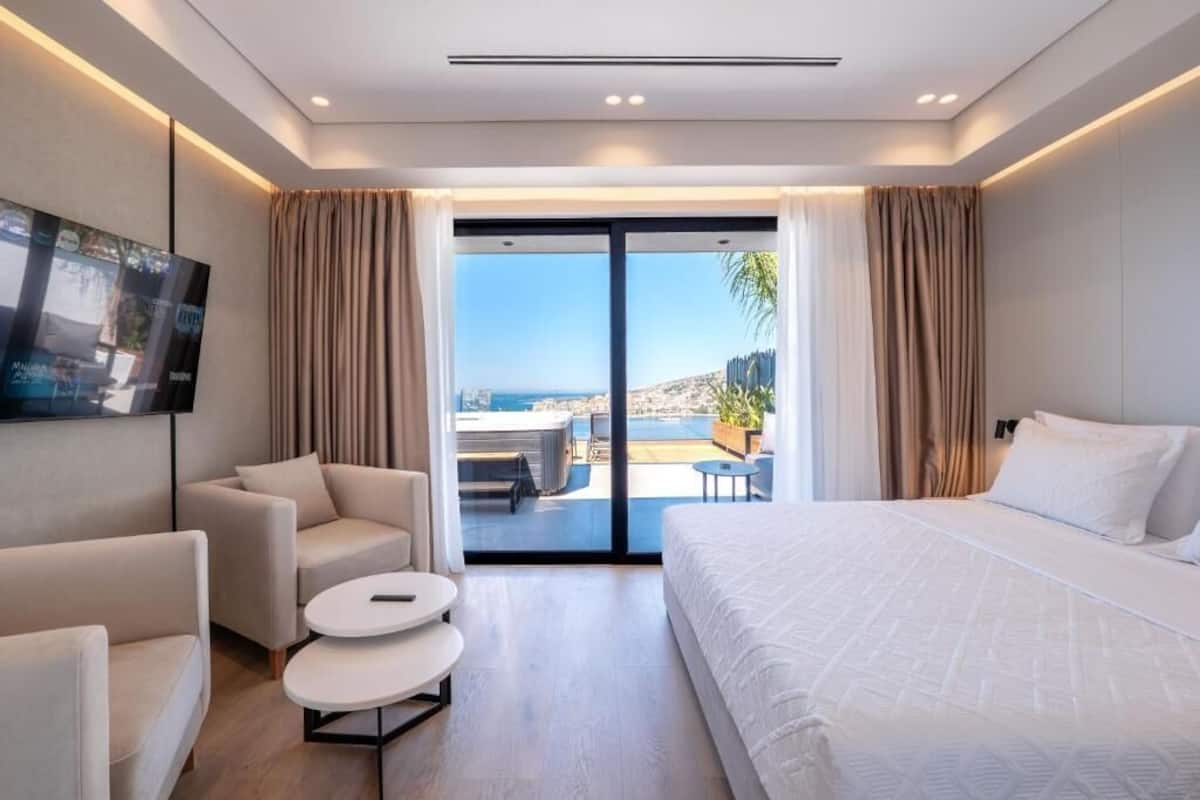 Premium Room | Iron/ironing board, free WiFi, bed sheets