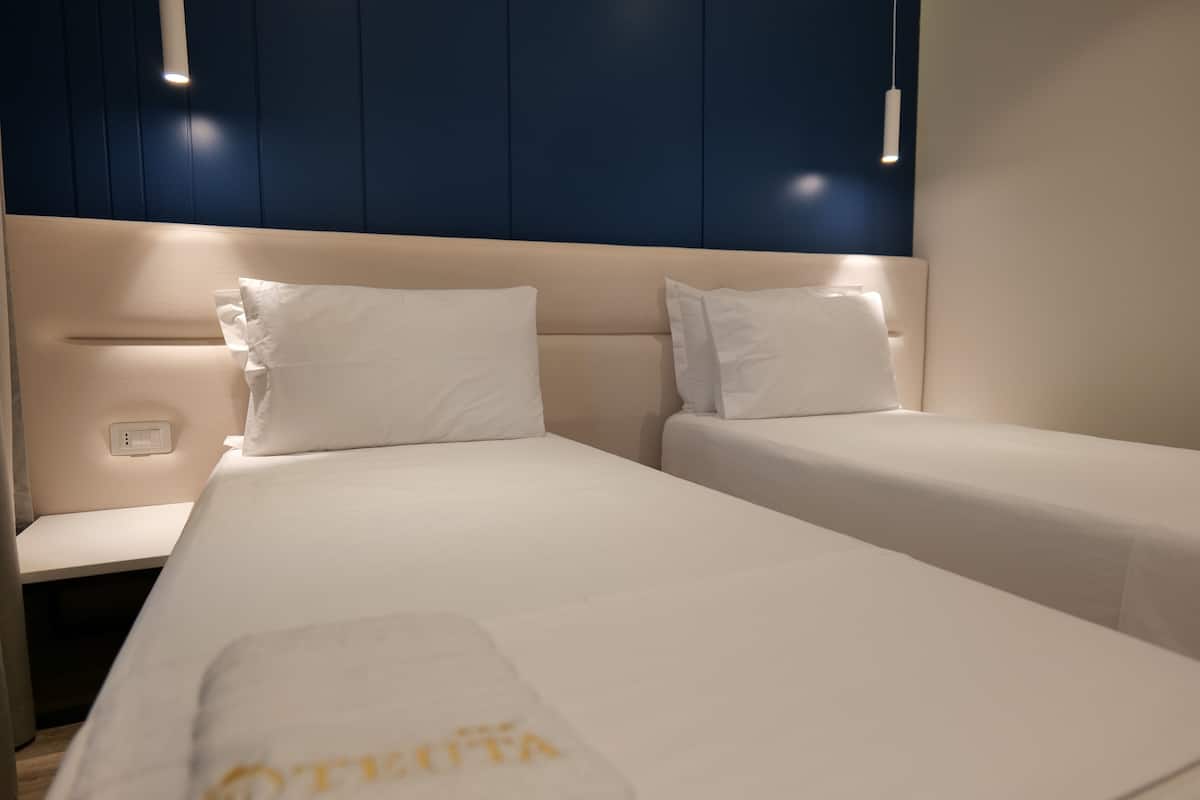 Twin Room, Balcony | 1 bedroom, iron/ironing board, free WiFi, bed sheets