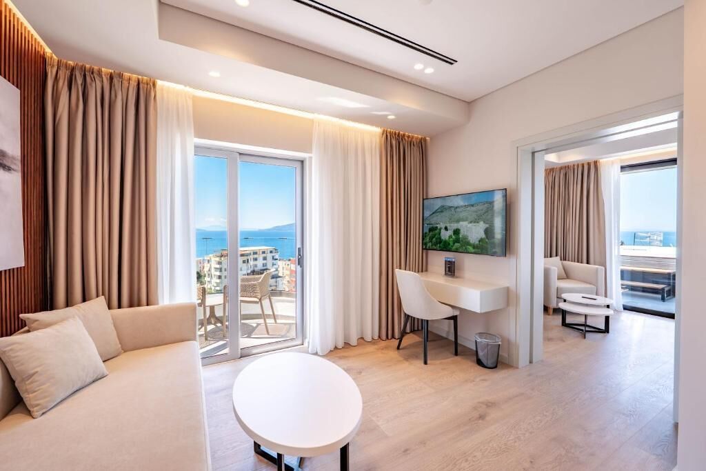 Habitación Premium | Tabla de planchar con plancha, wifi gratis, ropa de cama