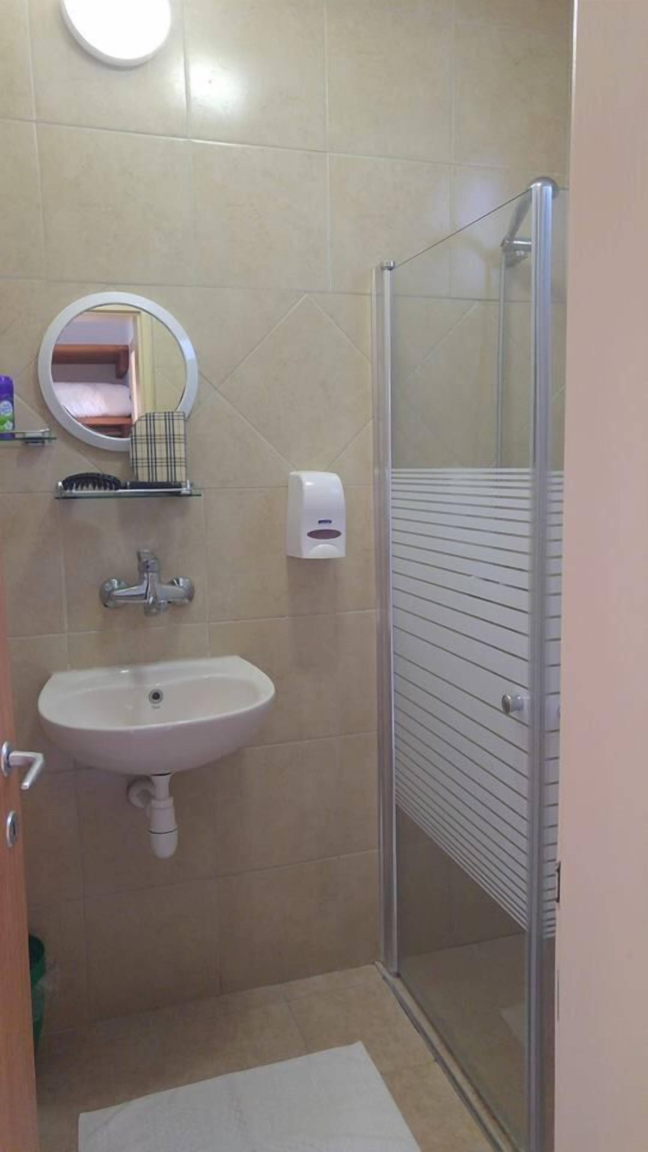 Ducha y cabezal de ducha tipo lluvia