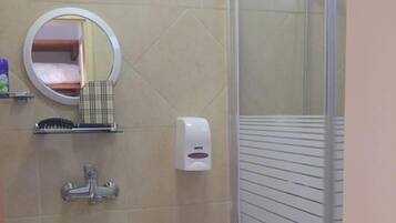 Douche, douche à « effet pluie »