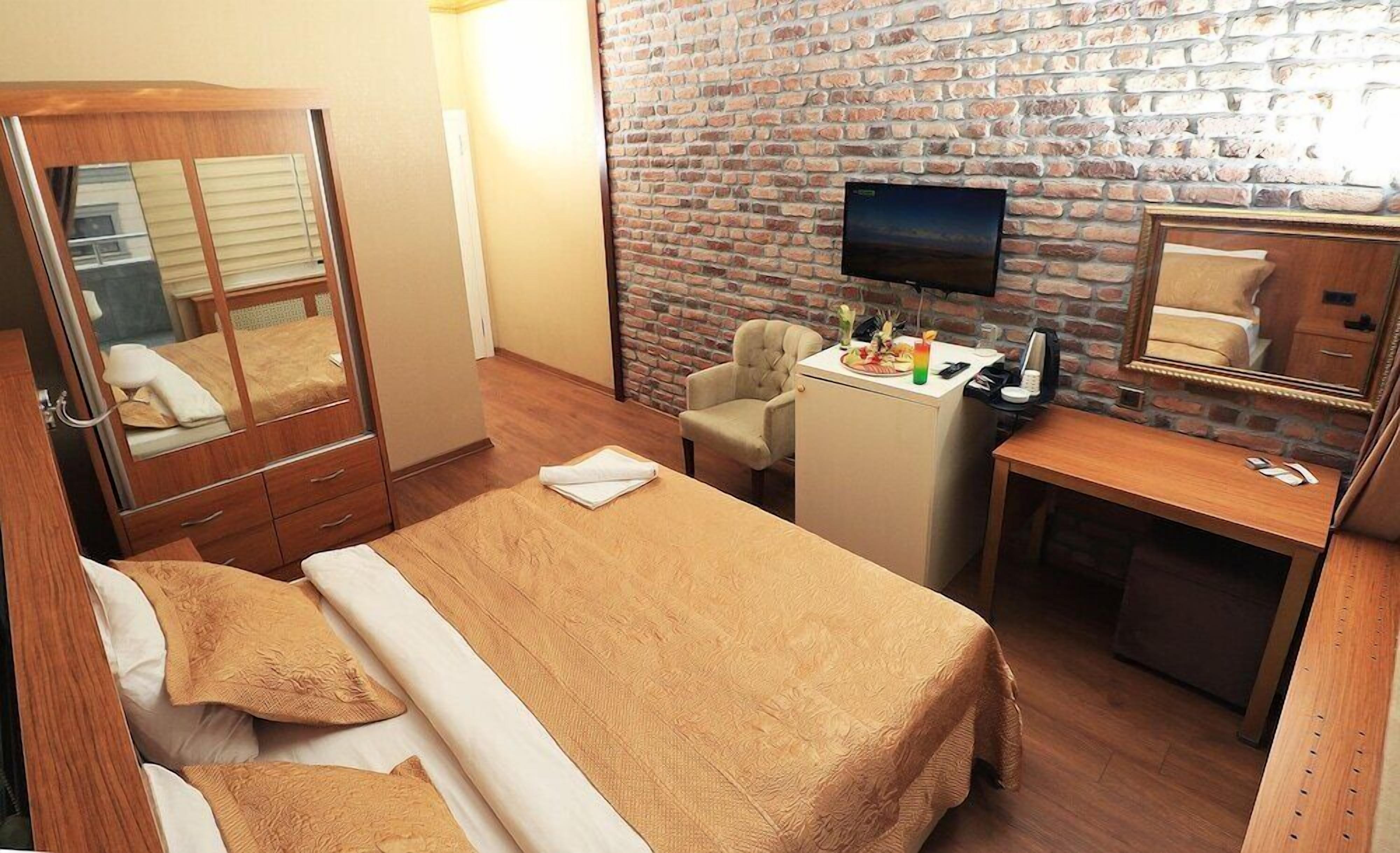1 bedroom, Egyptian cotton sheets, premium bedding, minibar