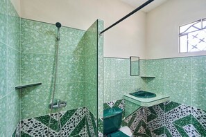 Deluxe-Dreibettzimmer | Badezimmer