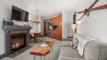 TV, fireplace