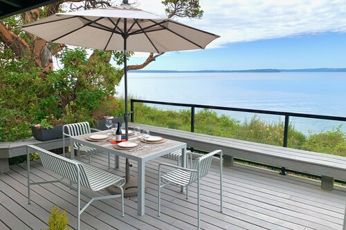 Whidbey Island Mid-Century Modern Waterfront Escape - JAW DROPPING VIEWS!!