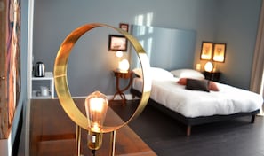 Phòng 3 Deluxe, ban công, quang cảnh thành phố | Bộ đồ giường cao cấp, chăn bông, minibar, két bảo mật tại phòng