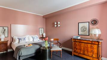 Standaard kamer, 1 twee- of 2 eenpersoonsbedden, balkon | Luxe beddengoed, donzen dekbedden, een minibar, een kluis op de kamer