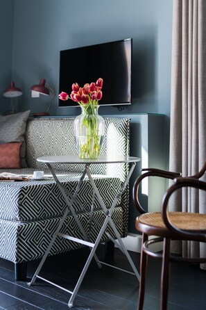 Deluxe Triple Room, Balcony, City View | Premium bedding, down duvets, minibar, in-room safe - Rinuccini Relais (Naples)