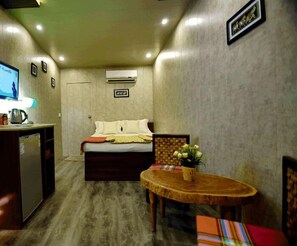 Luxury Double Room | Blackout drapes, soundproofing, iron/ironing board, free WiFi - Stay At Kumbh (Karchana)