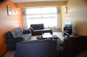 Smart TV - Your beautiful, clean, quiet, homely travel destination apartment. (Syokimau)