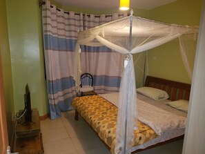 3 bedrooms, free WiFi - Your beautiful, clean, quiet, homely travel destination apartment. (Syokimau)