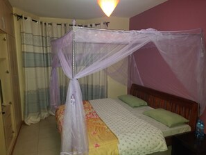 3 bedrooms, free WiFi - Your beautiful, clean, quiet, homely travel destination apartment. (Syokimau)