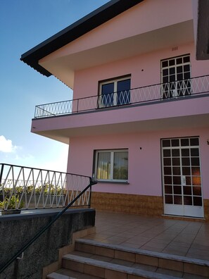 Exterior detail - City View Gardens II (Funchal)