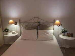 1 slaapkamer, een strijkplank/strijkijzer, wifi, beddengoed