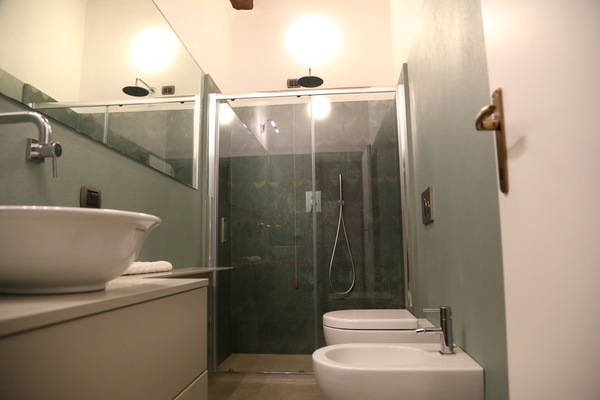 Doccia, asciugacapelli, bidet, asciugamani