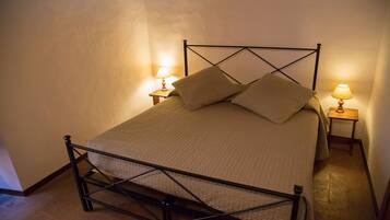 2 camere, una scrivania, ferro/asse da stiro, Wi-Fi gratuito