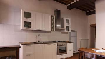 Frigorifero, forno, piano cottura, macchina per tè/caffè