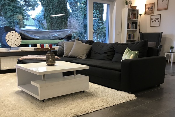 Smart TV, books, stereo