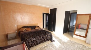 3 chambres, fer et planche à repasser, accès Internet