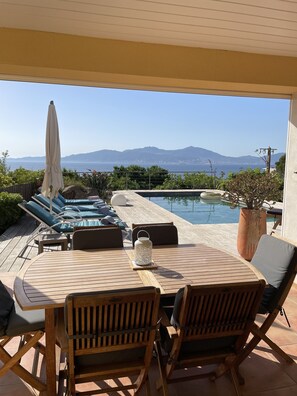 Property grounds - New 120m2 villa in a quiet residential villa with view of the Ajaccio golf (pietrosella)