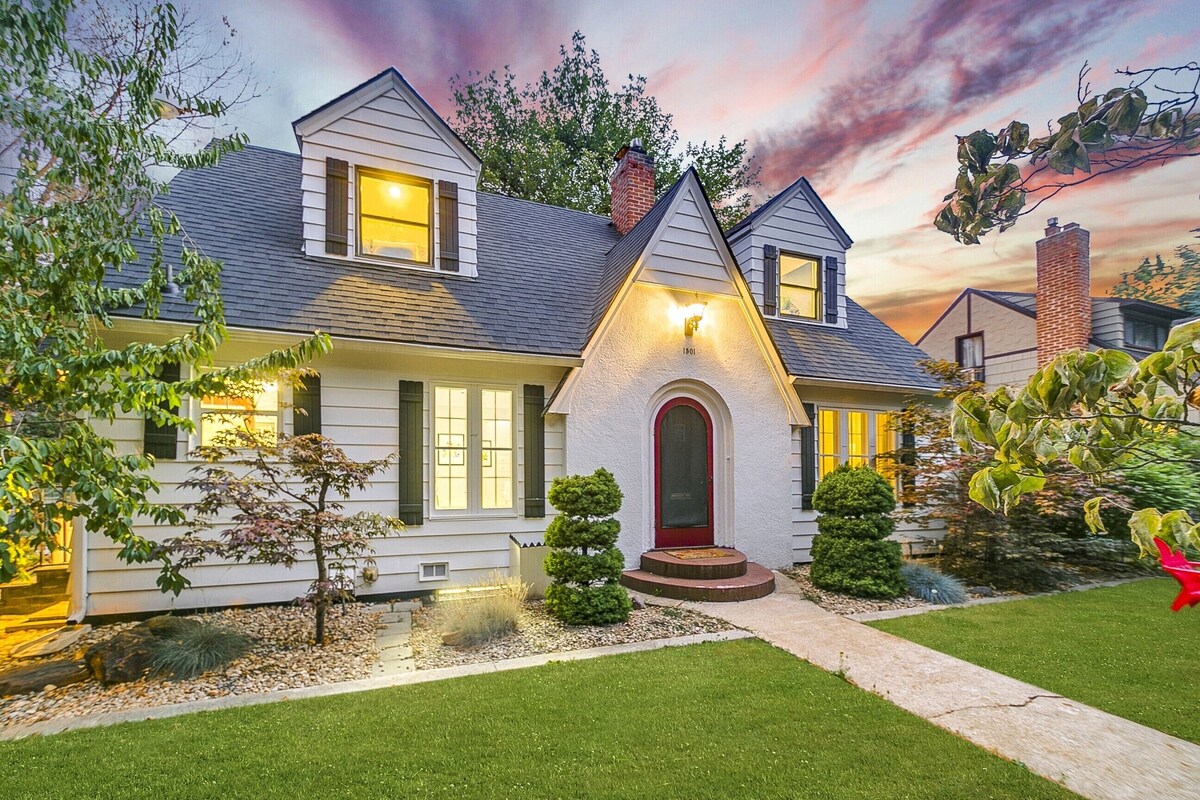 #HabitueHomes - Hand House - Hot Tub! 3 Floors!