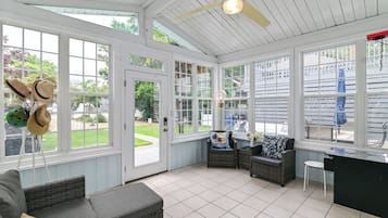 Smart TV, ping pong, books, video library