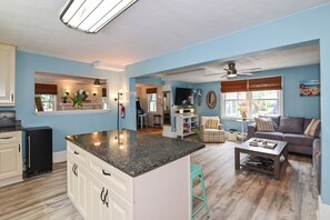 Smart TV, tenis de mesa, libros y videoteca 