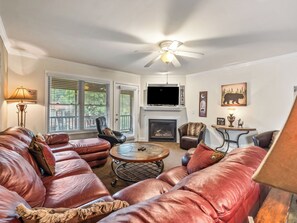 Smart TV, fireplace, DVD player