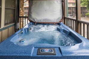 Property grounds - Sleeping Bear Condo - Downtown Helen, GA (Helen)