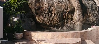 Tropical Breeze Villa  - Beautiful 7 Bedroom Vacation Home Rental with Pool 