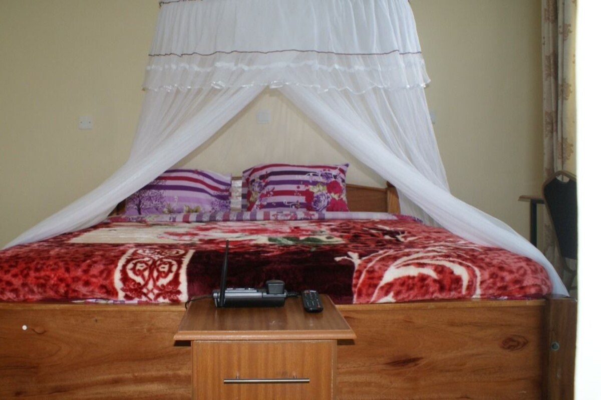 Deluxe-Zimmer | Hochwertige Bettwaren, Schreibtisch, kostenloses WLAN, Bettwäsche