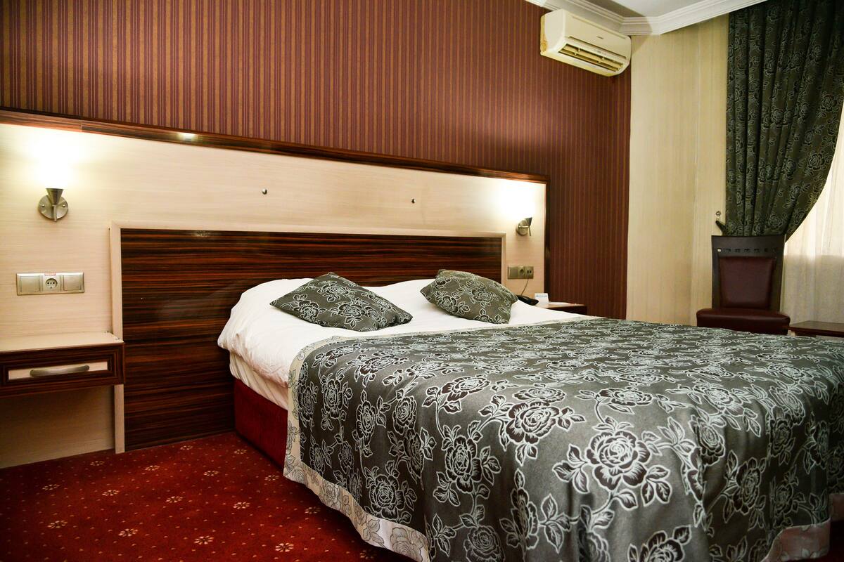 Standard Room | 1 bedroom, in-room safe, desk, WiFi (free)