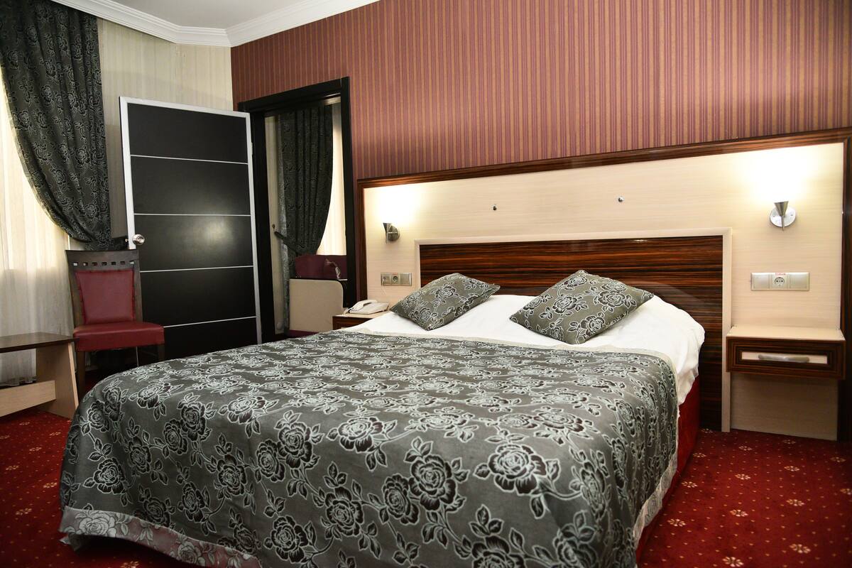 City Suite, Multiple Beds | 1 bedroom, in-room safe, desk, WiFi (free)