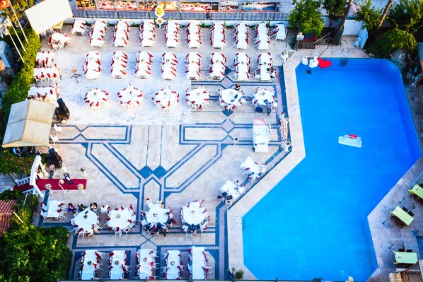 季节性开放的室外游泳池