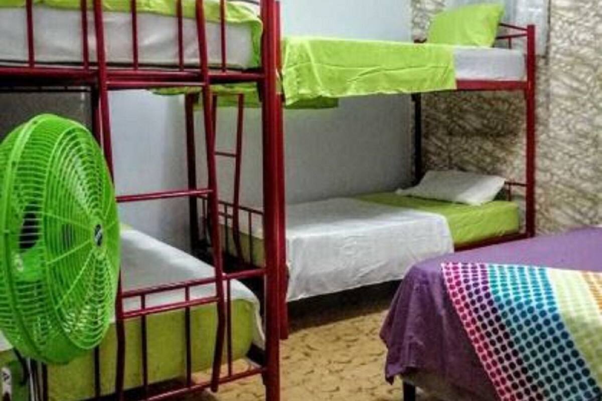 Rideaux occultants, chambres insonorisées, Wi-Fi gratuit, draps fournis