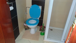 City-Apartment, 2 Schlafzimmer, barrierefrei, Nichtraucher | Badezimmer