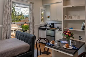 Cascade Suite | Private kitchenette